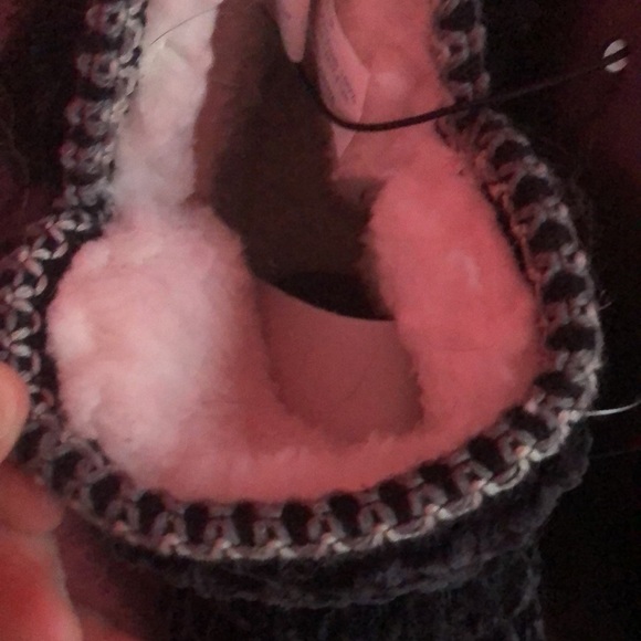 BRAND NEW MUK LUK SLIPPERS - Picture 3 of 3